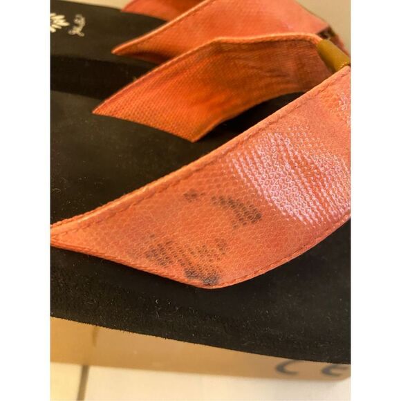 Yellow box flip flops size 11 coral pink strap (minor scuffs) sandals - Picture 2 of 6